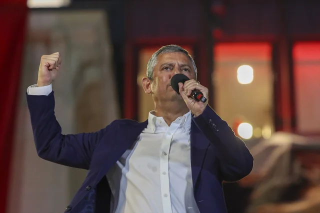 CHP Lideri Özgür Özel'den Beyoğlu'nda Çarpıcı Açıklamalar
