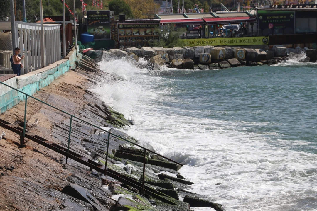 Tekirdağ'da Kuvvetli Poyraz: Deniz Trafiğinde Büyük Aksamalar