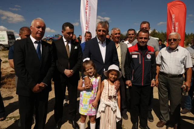 Edirne'nin Osmanlı Köyünde İlginç Buluşma: 30 Bin Sazan Yavrusu Gölete Salındı