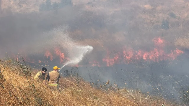 Çanakkale'de Ani Yangın: Ekipler Zamanla Yarışıyor