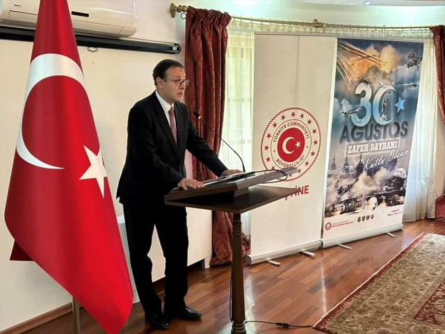 30 Ağustos Coşkusu Priştine'de Yükseldi