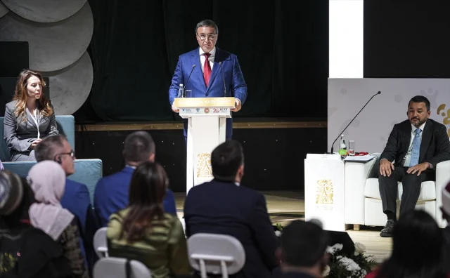 Kazan'da Küresel Gençlik Zirvesi: Eğitim ve Liderlik Üzerine Yeni Perspektifler