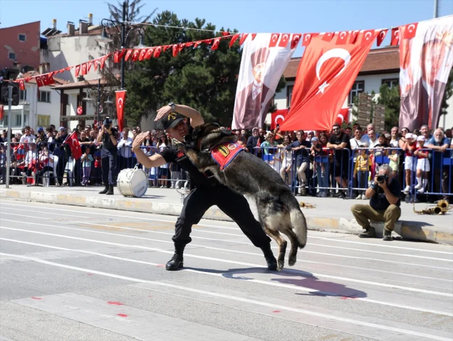 Zafer Coşkusu Türkiye'nin Her Köşesinde Yaşandı: Samsun'dan Amasya'ya Unutulmaz Anlar