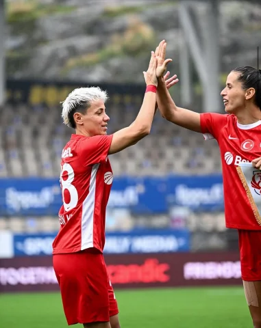 Tarihi Zafer: FOMGET Kadın Futbol Takımı UEFA'da Sahne Alacak