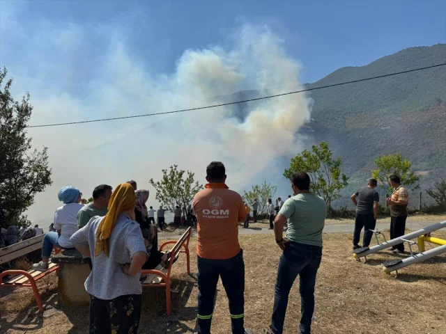 Bartın'da Ormanlık Alanda Çıkan Yangın Korkutuyor: Müdahaleler Sürüyor