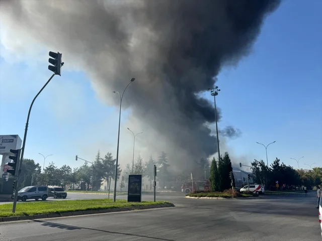 Kayseri'de Fabrikada Çıkan Yangın Panik Yarattı