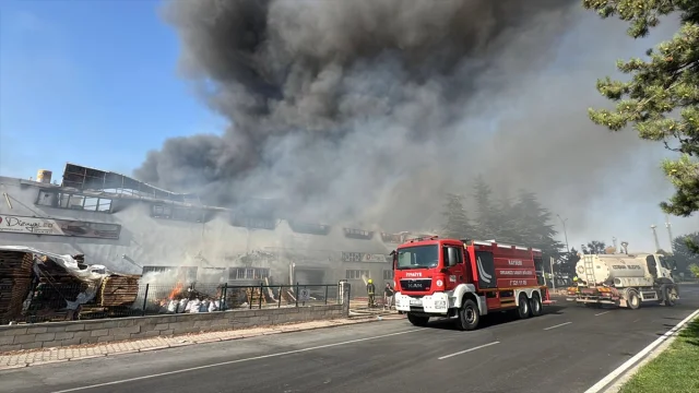 Kayseri'de Fabrikada Çıkan Yangın Panik Yarattı