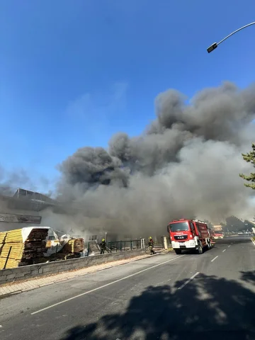 Kayseri'de Fabrikada Çıkan Yangın Panik Yarattı