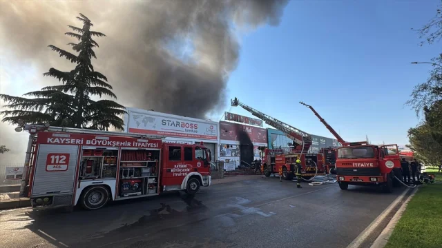 Kayseri'de Fabrikada Çıkan Yangın Panik Yarattı
