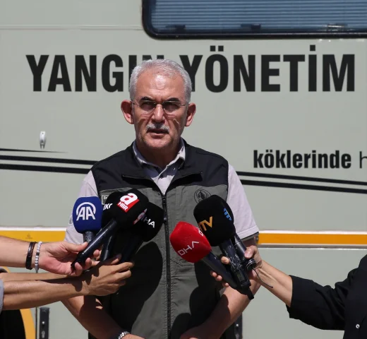 Orman Yangınlarıyla Mücadelede Son Durum: Rüzgar Tehlikeyi A...