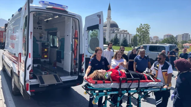 Kayseri'de Dehşet Anları: Otomobil Su Kanalına Uçtu