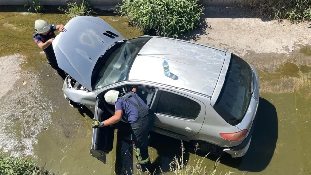 Kayseri'de Dehşet Anları: Otomobil Su Kanalına Uçtu