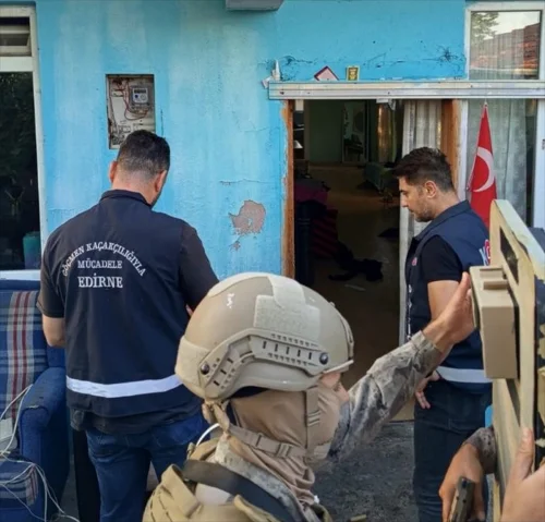 Edirne'de Büyük Operasyon: Göçmen Kaçakçısı Evinde Yakalandı