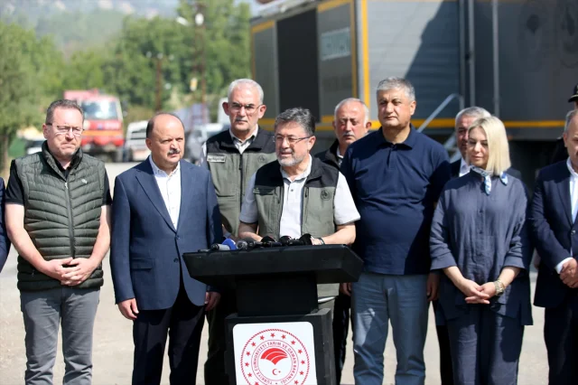 Bakan Yumaklı Tehlikeli Orman Yangınlarına Karşı Mücadeleyi Anlattı
