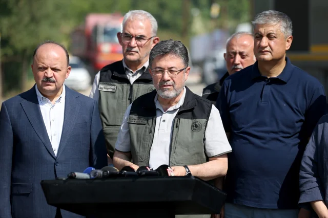 Bakan Yumaklı Tehlikeli Orman Yangınlarına Karşı Mücadeleyi Anlattı