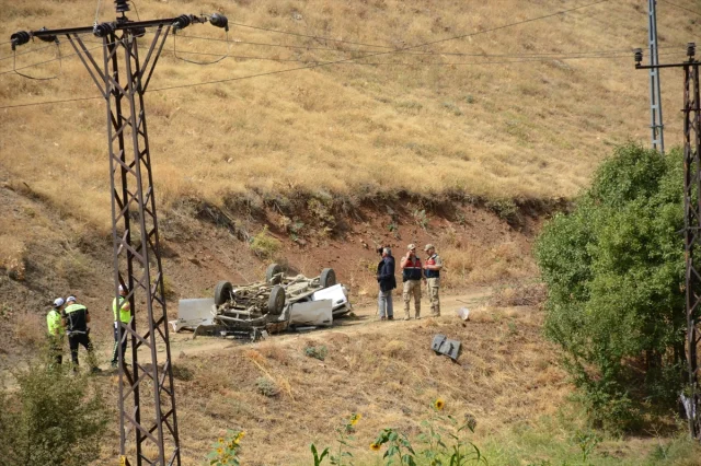 Hakkari'de Feci Kaza: Pikap Şarampole Yuvarlandı, 2 Ölü 1 Yaralı