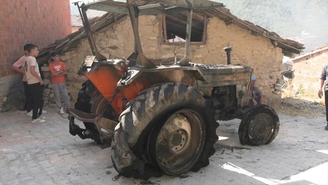 Kütahya'da Dram: Köyde Otomobil Yangını 3 Evi Küle Çevirdi