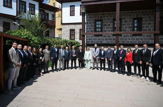 Bakan Göktaş'tan Özel Açıklamalar: Sosyal Medyada Yeni Düzenlemeler Yolda