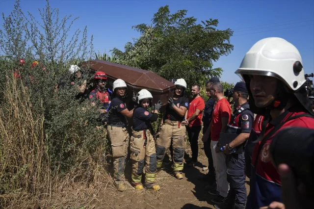 İzmir'de Eğitim Uçağı Feci Şekilde Düştü