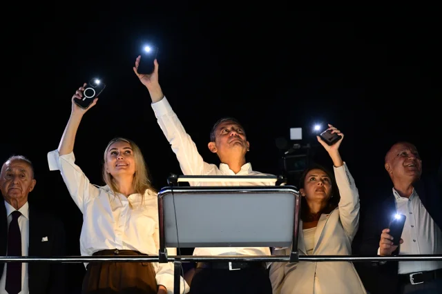 CHP Lideri Özgür Özel'den İstanbul'da Dikkat Çeken Mesajlar