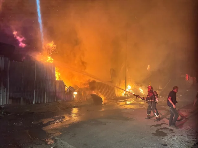 Uşak'ta Yangın Felaketi Önlendi: Yaralılar ve Ekiplerin Kahramanca Mücadelesi
