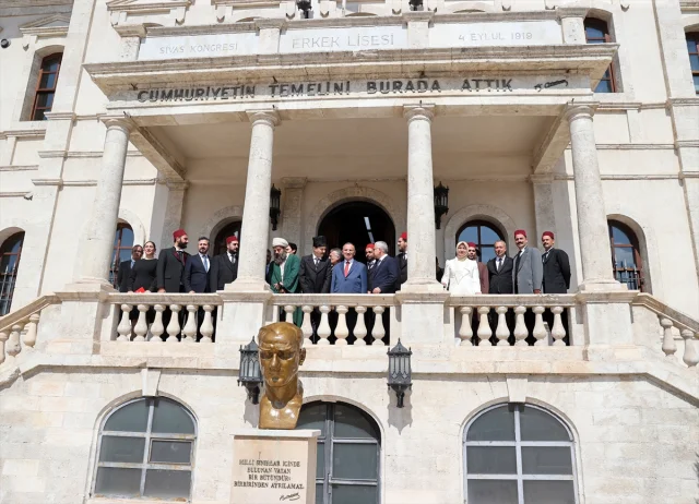Sivas Kongresi'nin Temsili Canlandırması İzleyenleri Tarihe Götürdü