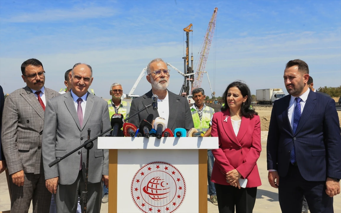 Gediz Köprülü Kavşağı'ndaki Çalışmalar Son Aşamaya Geldi