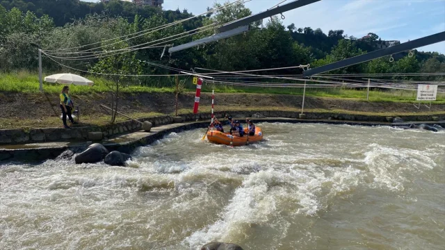 Rize'nin Fırtına Deresi'nde Rafting Coşkusu Zirvede