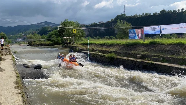 Rize'nin Fırtına Deresi'nde Rafting Coşkusu Zirvede