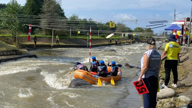 Rize'nin Fırtına Deresi'nde Rafting Coşkusu Zirvede