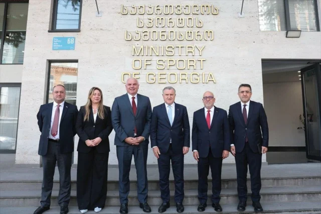 Bakan Gürcistan'da Kritik Görüşmeler Yaptı