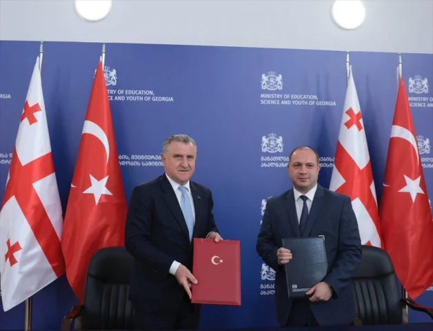 Bakan Gürcistan'da Kritik Görüşmeler Yaptı
