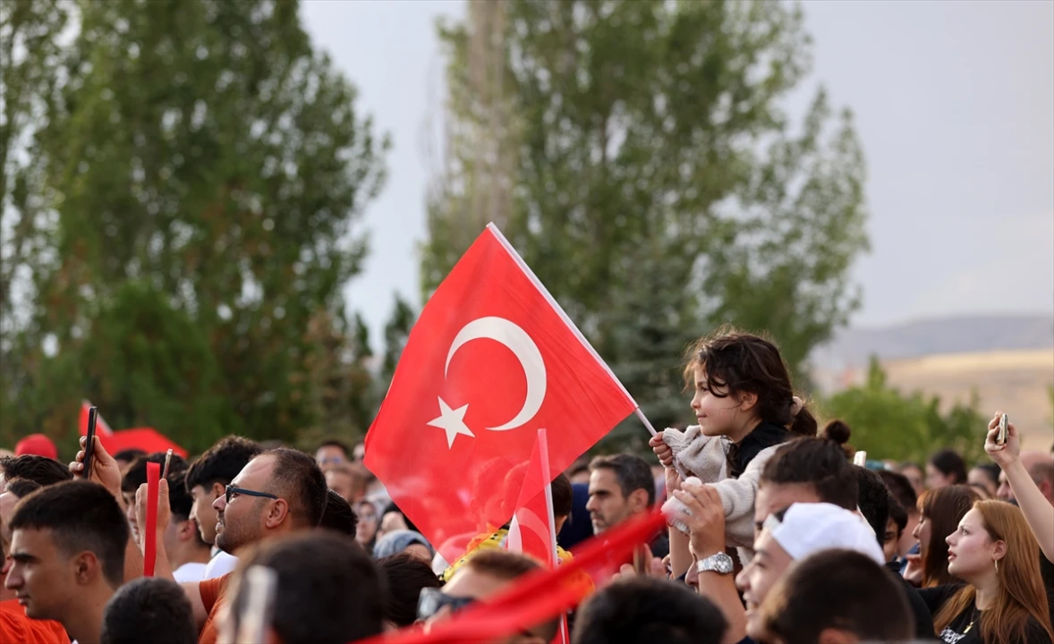 SOLOTÜRK Gösterisi Sivas Semalarında Coşku Yarattı