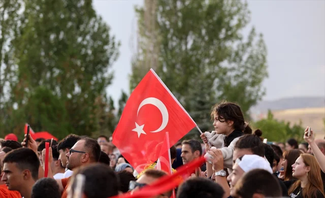 SOLOTÜRK Gösterisi Sivas Semalarında Coşku Yarattı