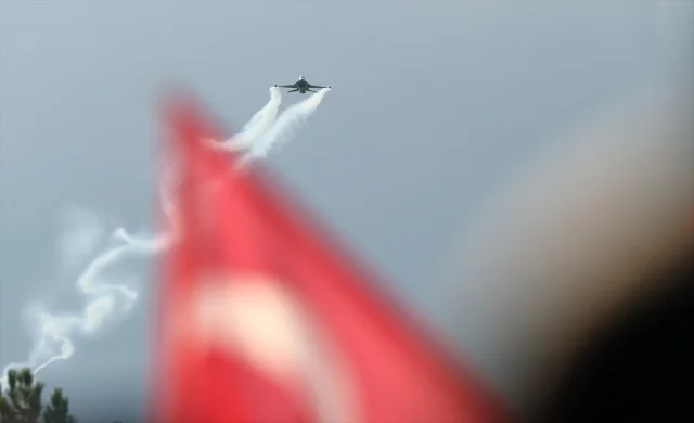 SOLOTÜRK Gösterisi Sivas Semalarında Coşku Yarattı