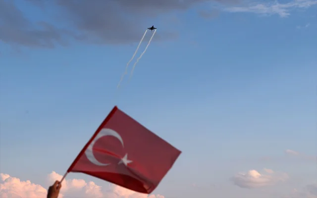 SOLOTÜRK Gösterisi Sivas Semalarında Coşku Yarattı