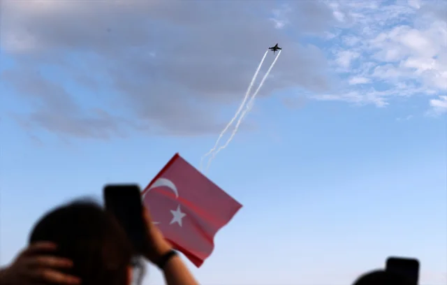 SOLOTÜRK Gösterisi Sivas Semalarında Coşku Yarattı