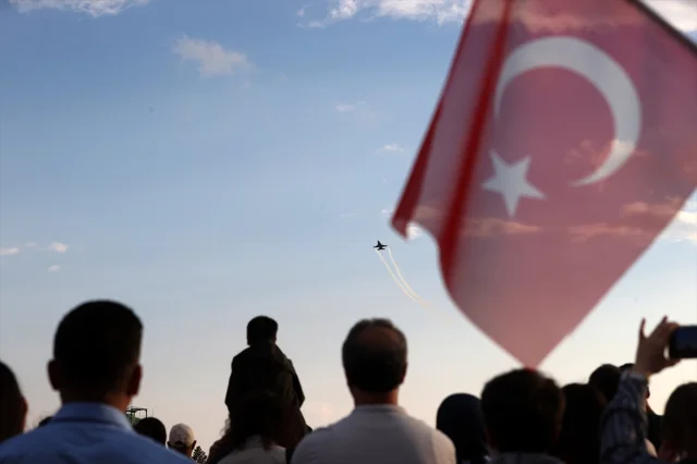 SOLOTÜRK Gösterisi Sivas Semalarında Coşku Yarattı