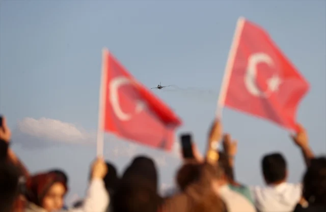 SOLOTÜRK Gösterisi Sivas Semalarında Coşku Yarattı