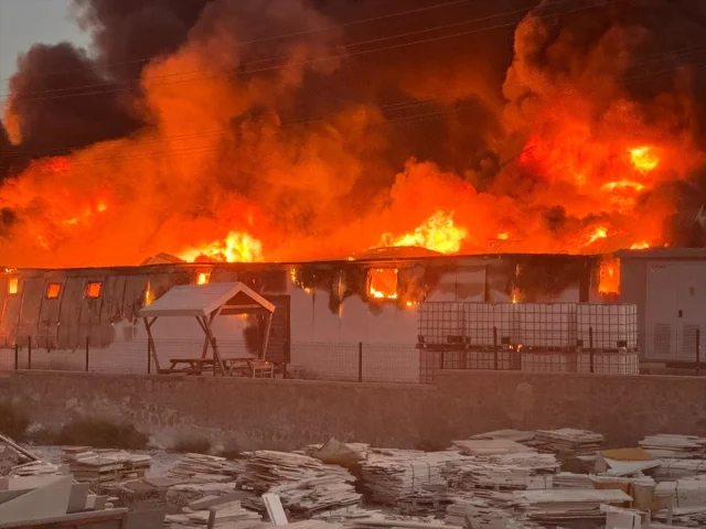 Niğde'deki Ambalaj Fabrikasında Korkutan Yangın