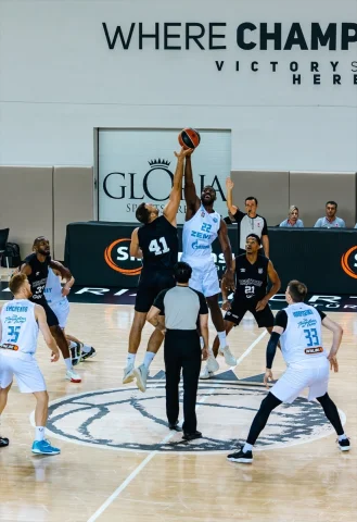 Antalya'da Heyecan Dolu Basketbol Gecesi: Türk Telekom, Lokomotiv Kuban'a Boyun Eğdi
