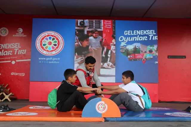 Geleneksel Oyunlar Tırı Ağrı'da Çocuklara Unutulmaz Anlar Yaşattı