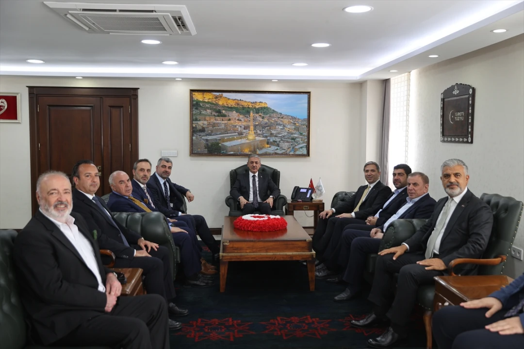 AK Parti'den Mardin'e Önemli Ziyaret: Sırakaya'dan İlişkileri Güçlendiren Adım