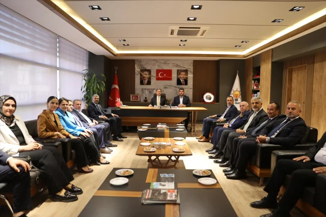 AK Parti'den Mardin'e Önemli Ziyaret: Sırakaya'dan İlişkileri Güçlendiren Adım