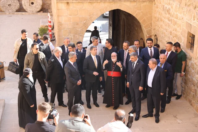 AK Parti'den Mardin'e Önemli Ziyaret: Sırakaya'dan İlişkileri Güçlendiren Adım