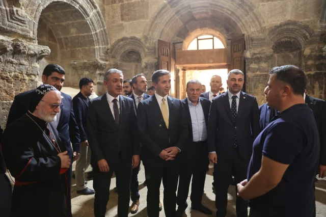 AK Parti'den Mardin'e Önemli Ziyaret: Sırakaya'dan İlişkileri Güçlendiren Adım