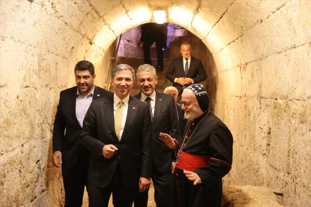 AK Parti'den Mardin'e Önemli Ziyaret: Sırakaya'dan İlişkileri Güçlendiren Adım
