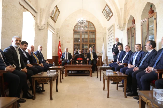 AK Parti'den Mardin'e Önemli Ziyaret: Sırakaya'dan İlişkileri Güçlendiren Adım