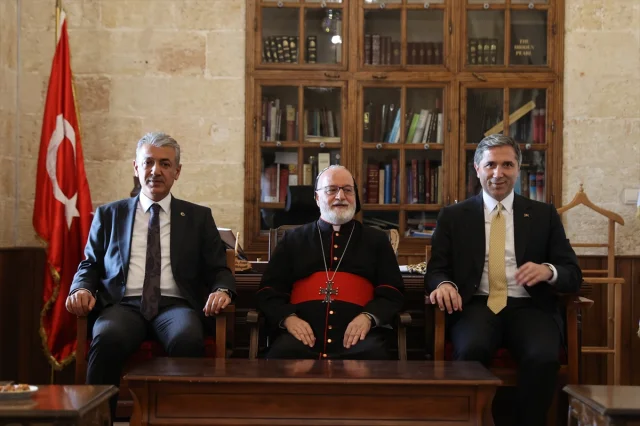 AK Parti'den Mardin'e Önemli Ziyaret: Sırakaya'dan İlişkileri Güçlendiren Adım