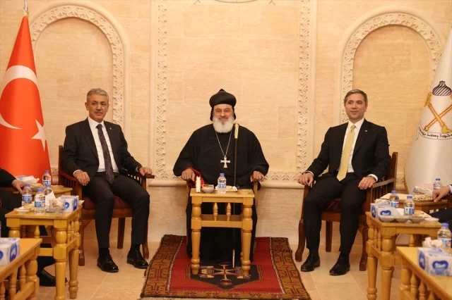 AK Parti'den Mardin'e Önemli Ziyaret: Sırakaya'dan İlişkileri Güçlendiren Adım